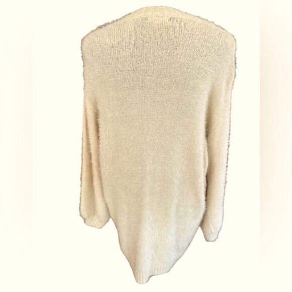 TCEC ivory crew neck eyelash fuzzy super soft knit oversized sweater size S/M - Picture 2 of 6